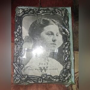 Vintage-Style Floral Metal Picture Frame - Bundle